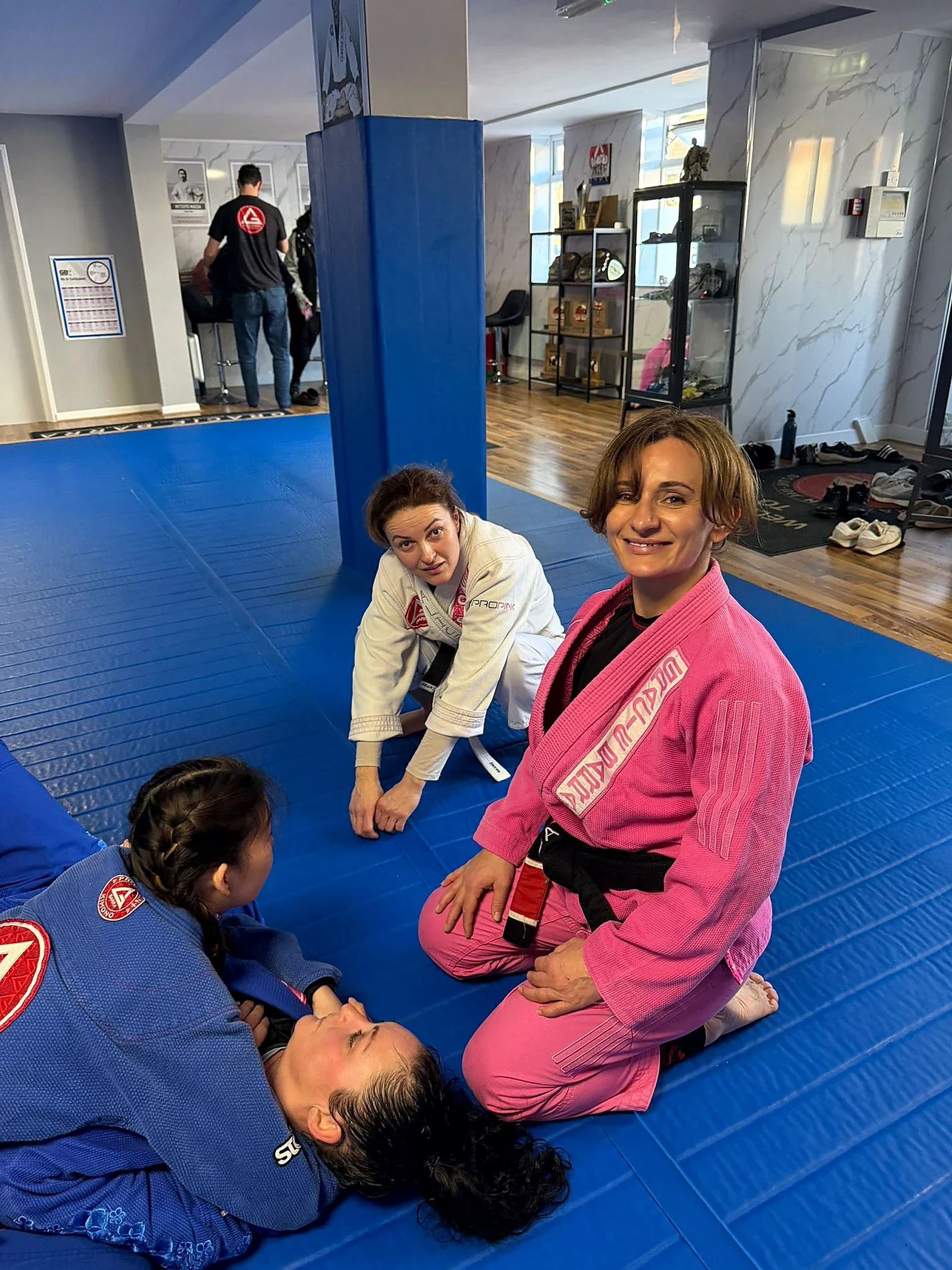 Technical instruction during a Brazilian Jiu‑Jitsu class